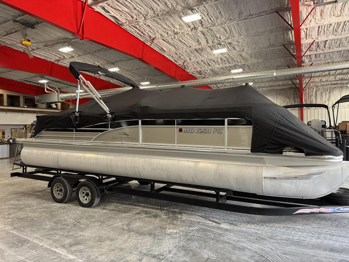 Used 2012 Bennington Q-25