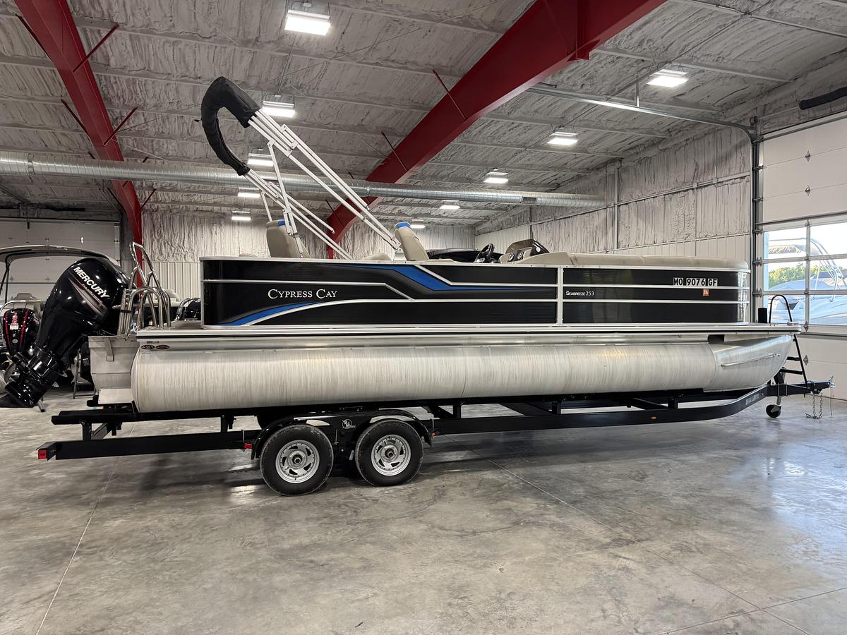 Used 2017 Cypress Cay 253 Seabreeze