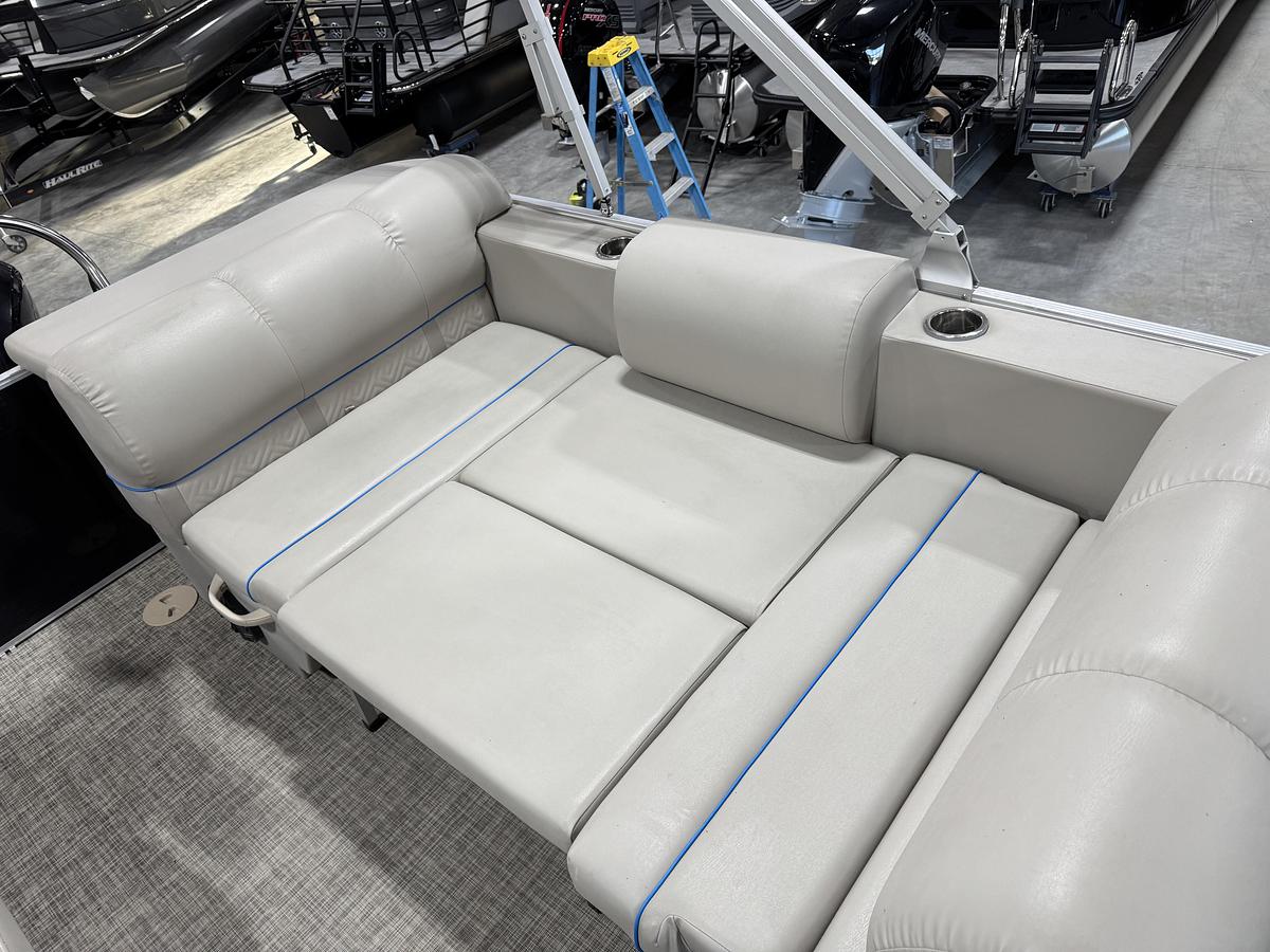 Used 2017 Cypress Cay 253 Seabreeze