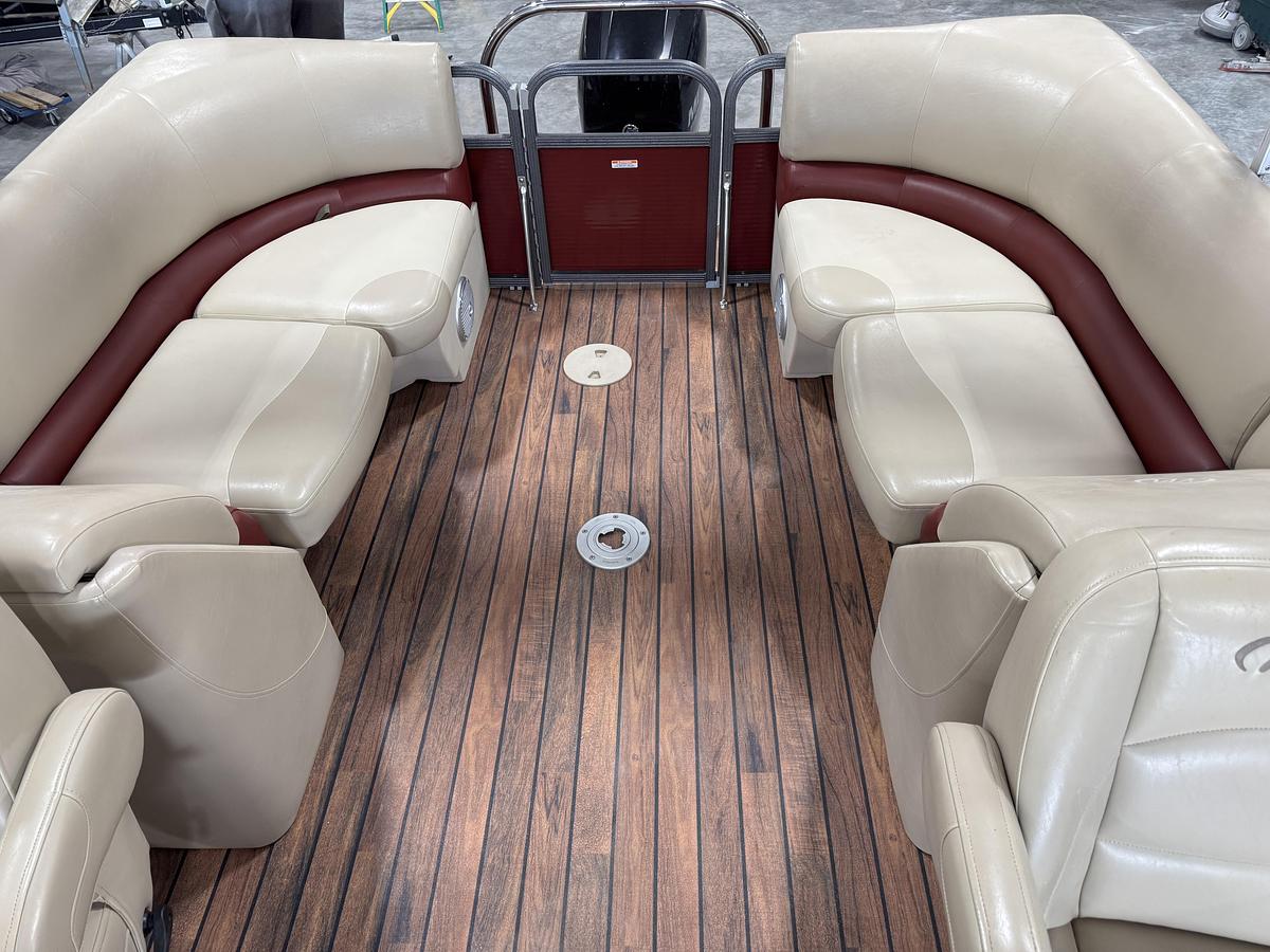 Used 2015 Manitou 210 Aurora VP SHP