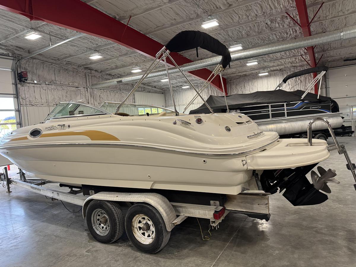 Used 2001 Sea Ray 240 Sundeck