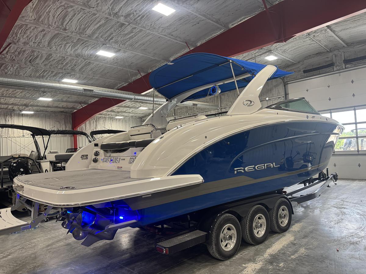 Used Regal  3200 BR