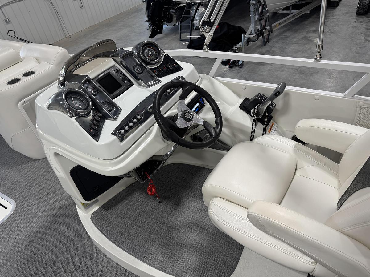 Used 2014 JC 26 Sportoon