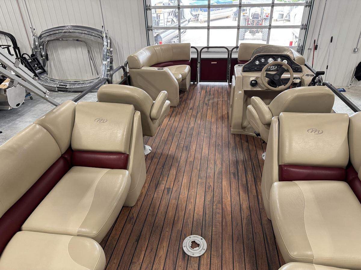 Used 2015 Manitou 210 Aurora VP SHP