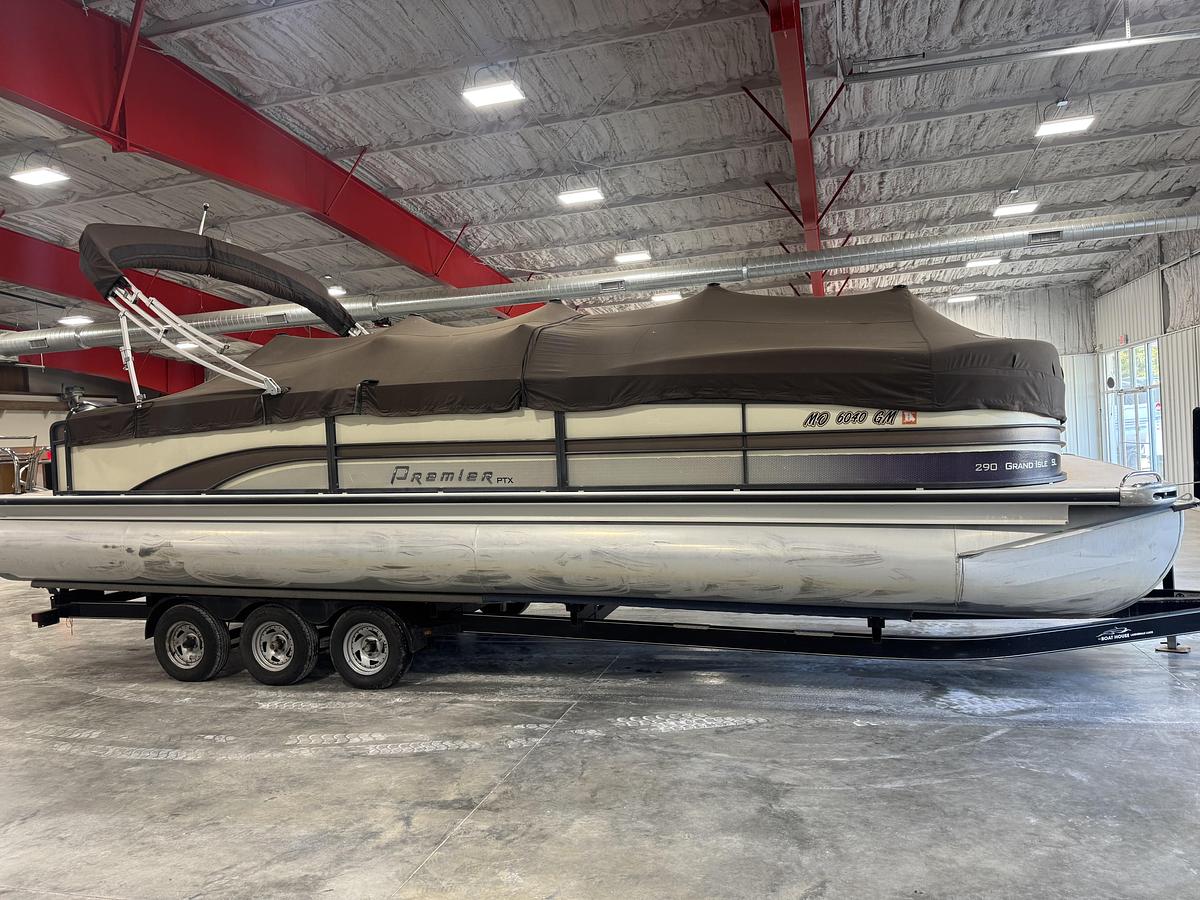 Used 2014 Premier 290 Grand Isle 10' wide