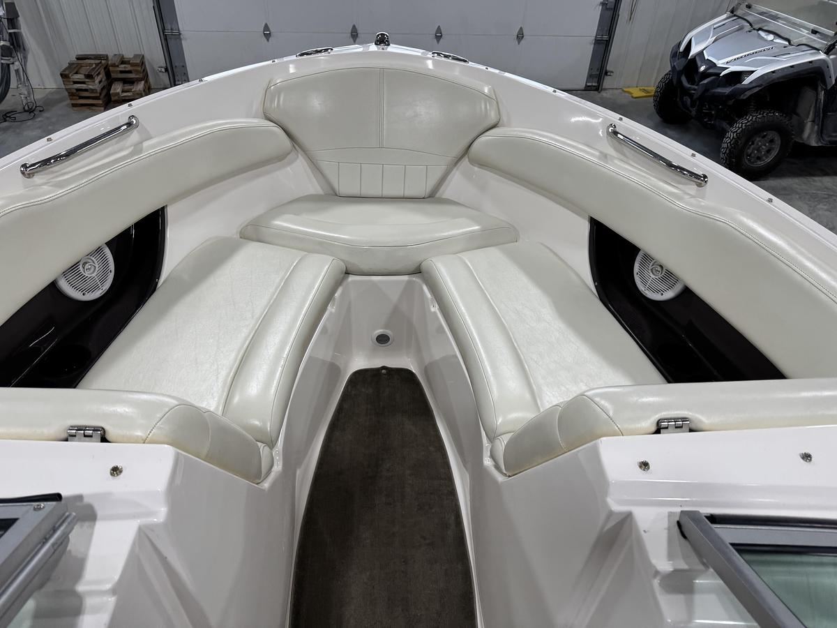 Used 2004 Regal 2200 LSR