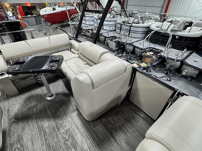 Used 2022 Avalon Catalina 2585