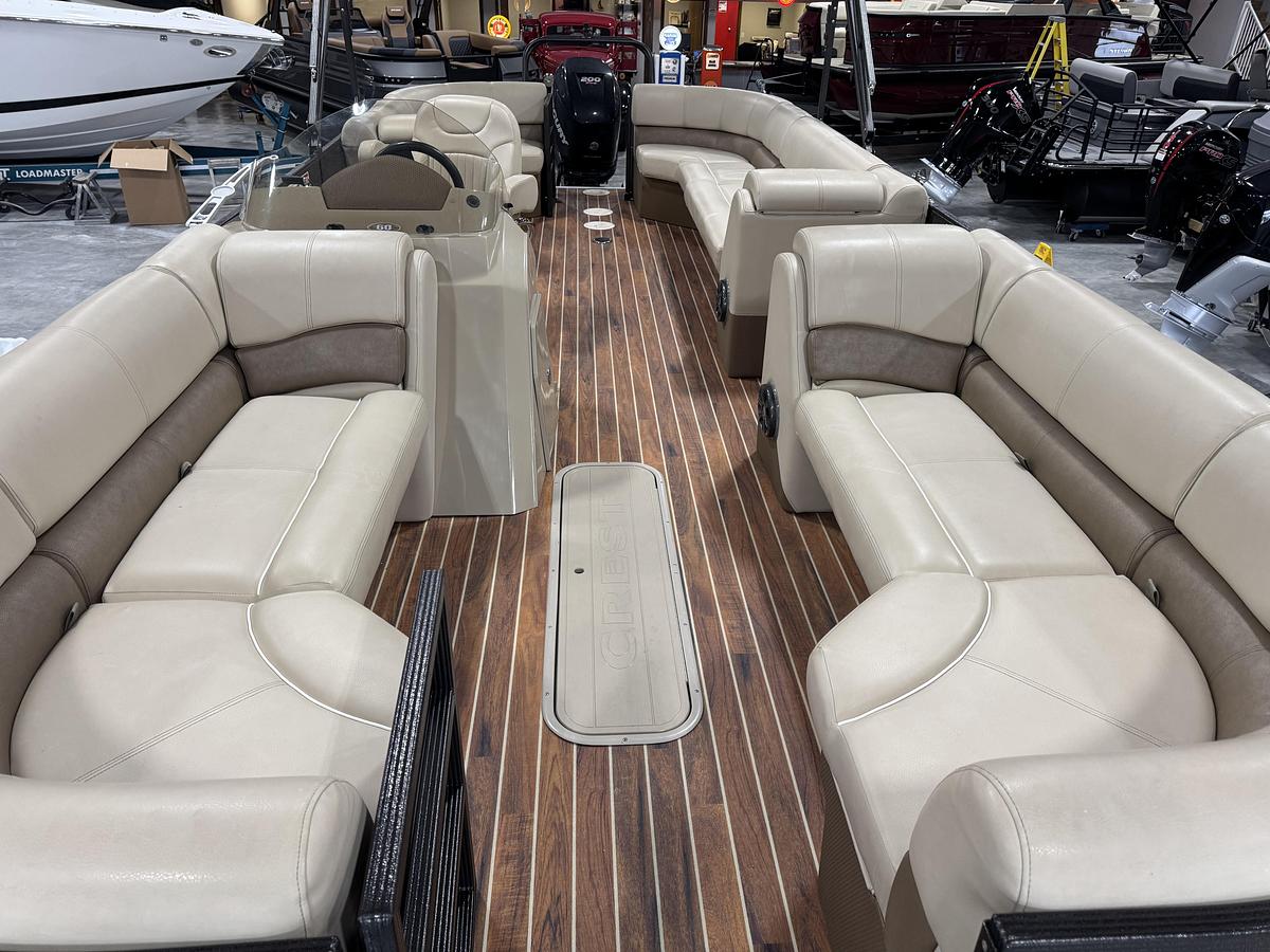 Used 2017 Crest Crest III