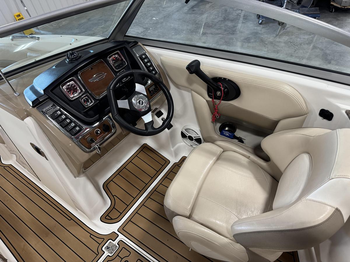 Used 2011 Chaparral 224 Sunesta