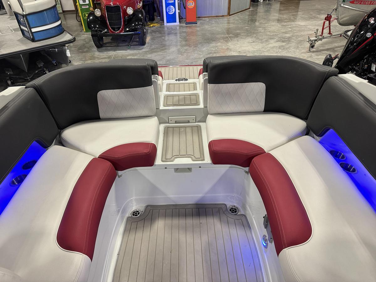 Used 2022 Crownline 265 Surf