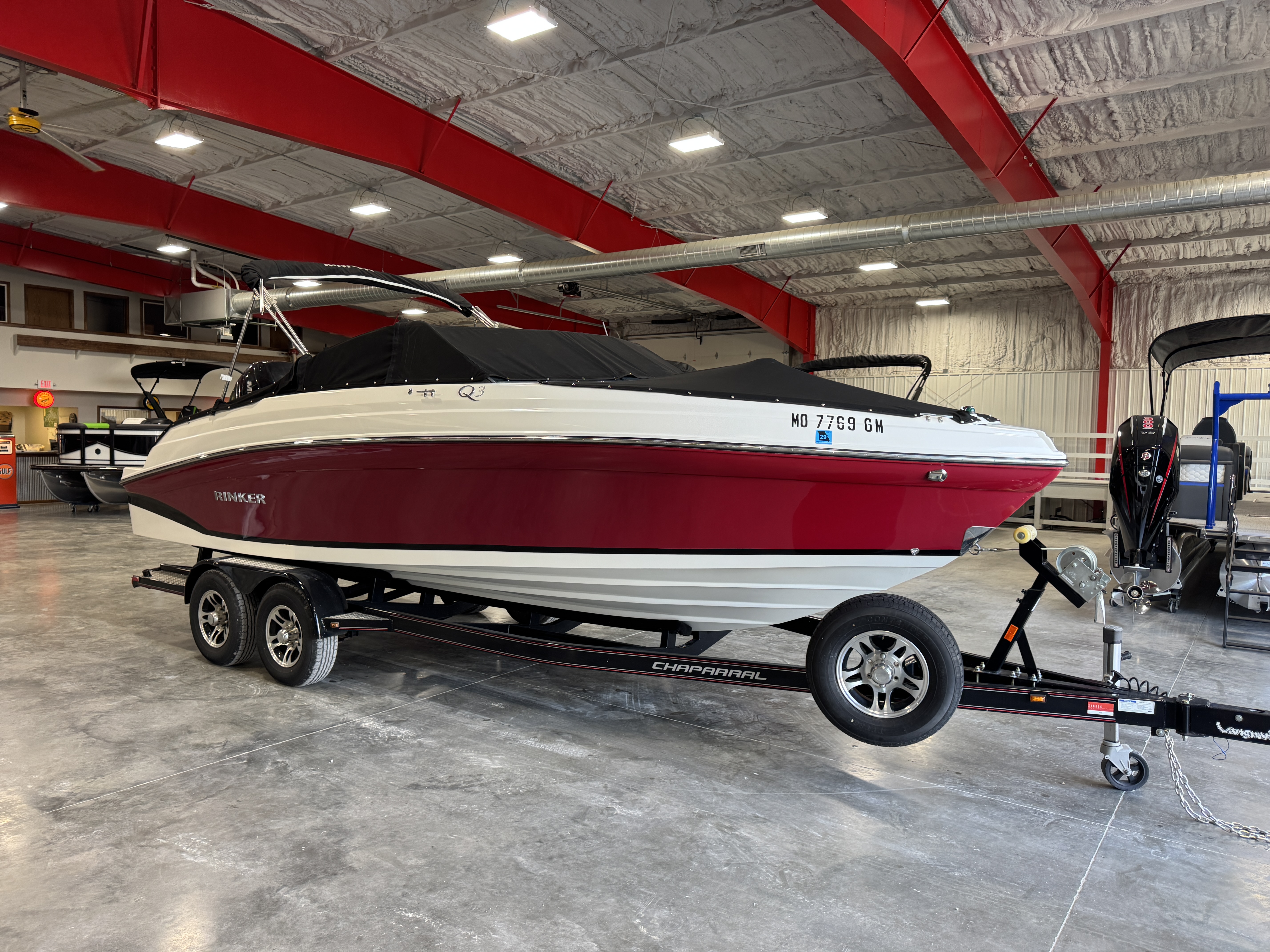 Used 2019 Rinker Q3