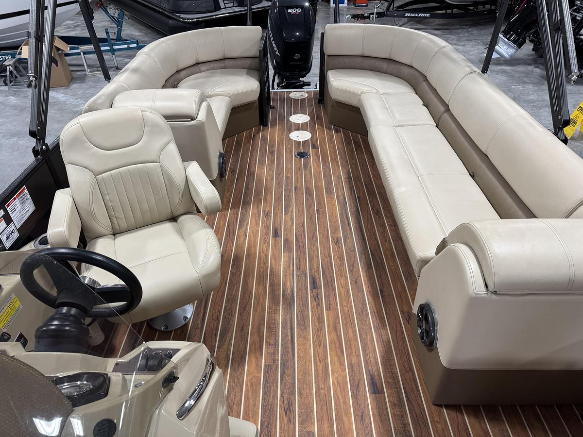 Used 2017 Crest Crest III