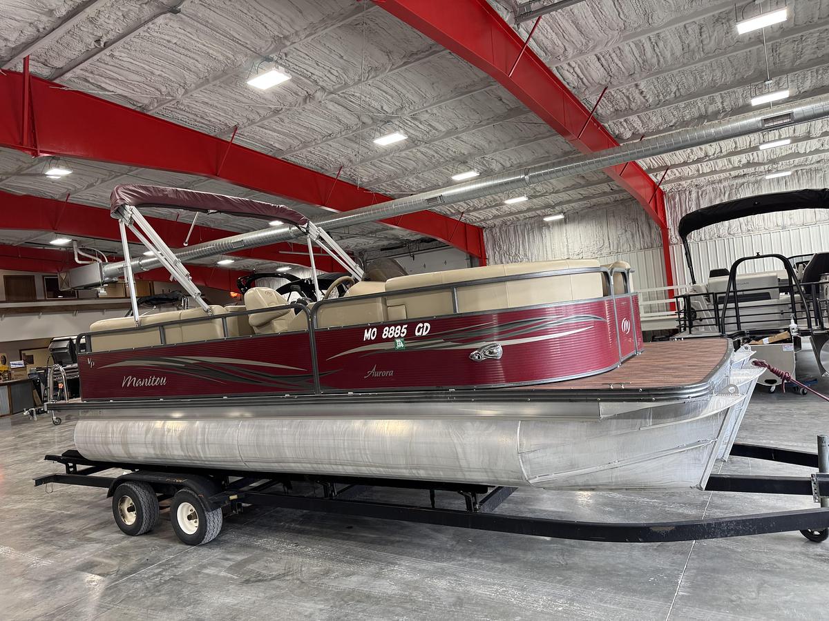 Used 2015 Manitou 210 Aurora VP SHP