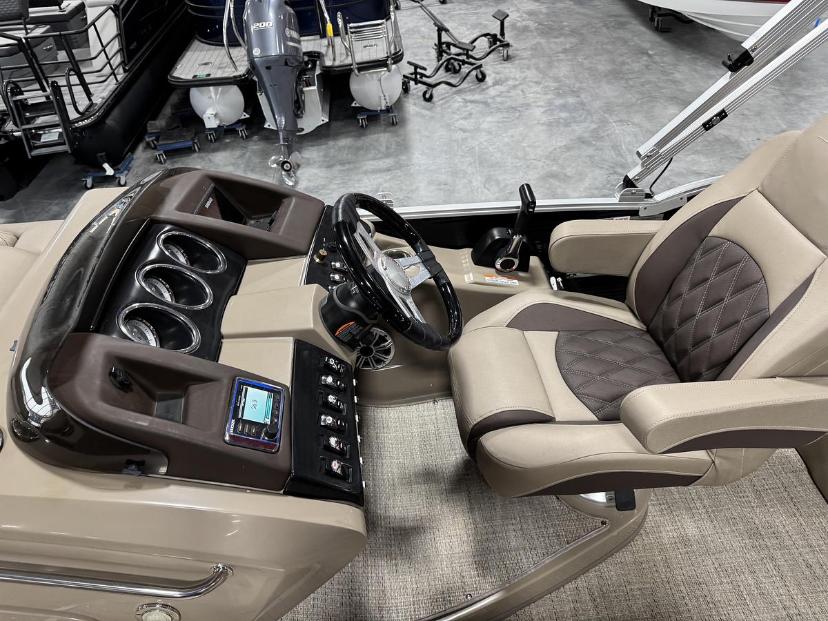 Used 2019 Bennington R23