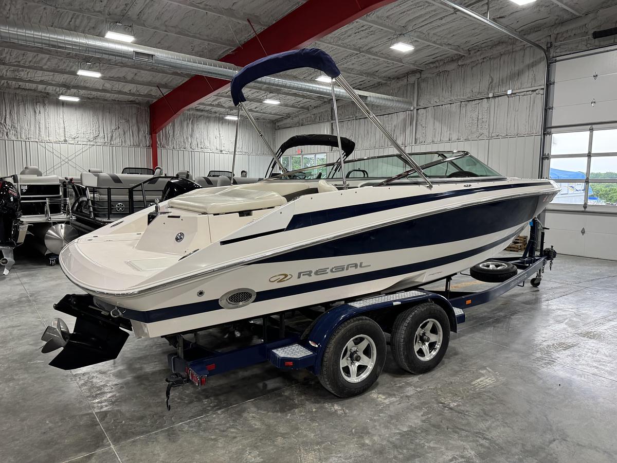 Used 2004 Regal 2200 LSR