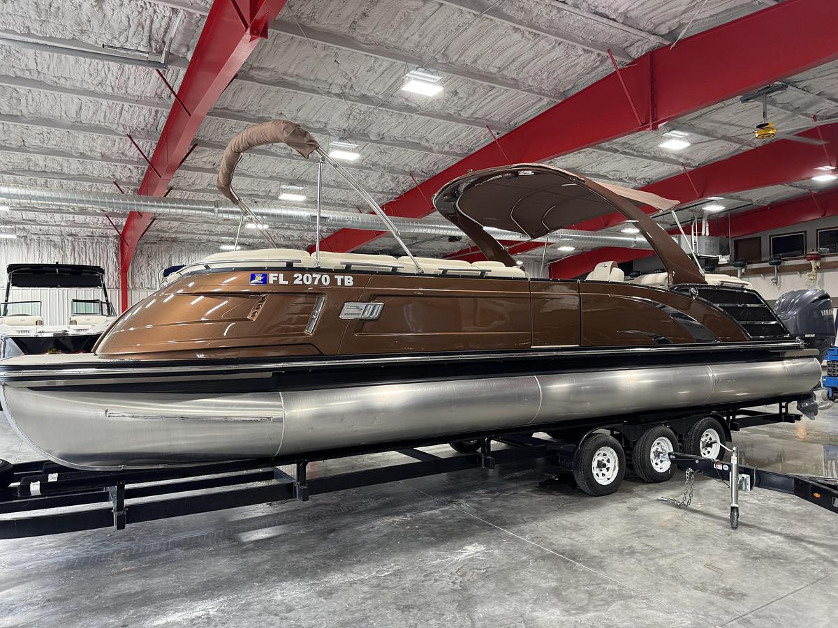 Used 2022 Bennington QX-30