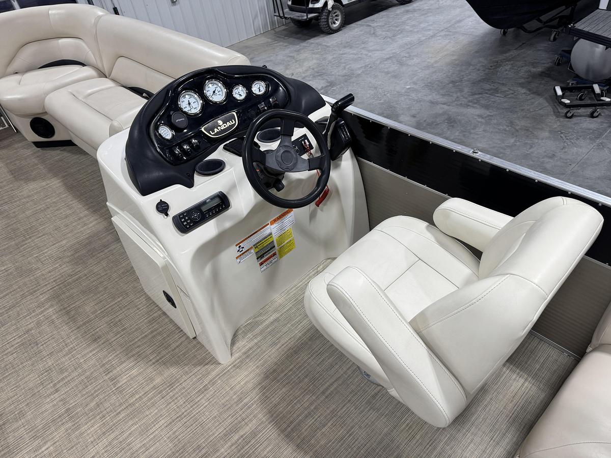 Used 2018 Landau 250 Island Breeze