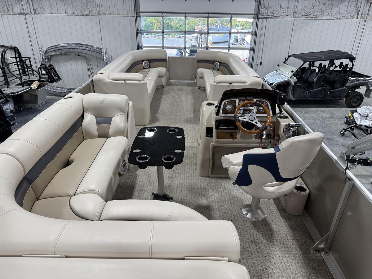 Used Cypress Cay 250 Cayman