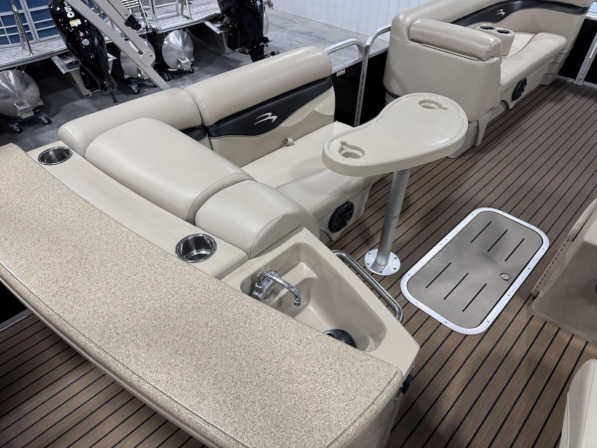 Used 2014 Bennington S 24