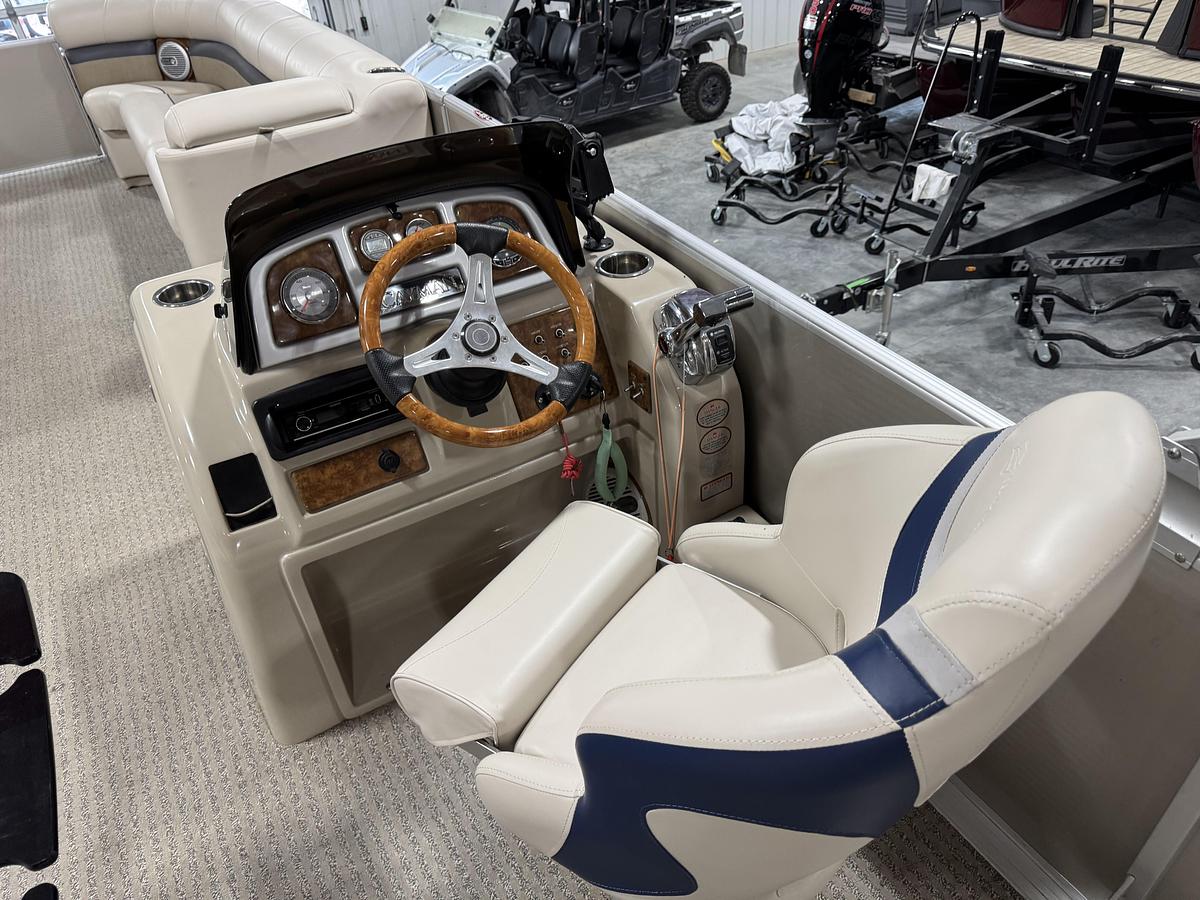 Used Cypress Cay 250 Cayman