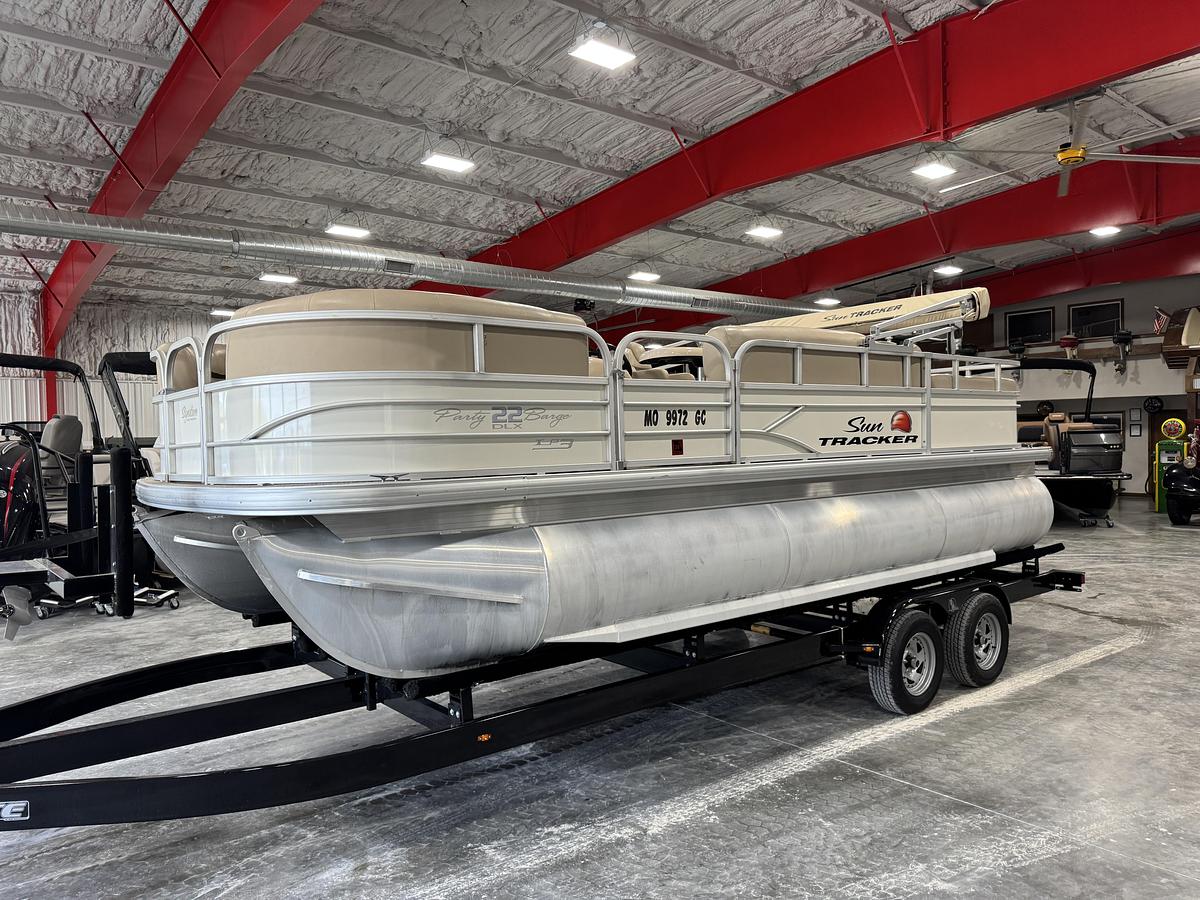 Used 2016 Sun-Tracker 22 Party Barge DLX XP3