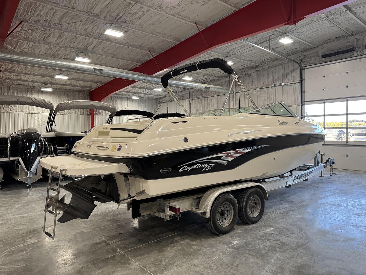 Used 2004 Rinker 282 BR