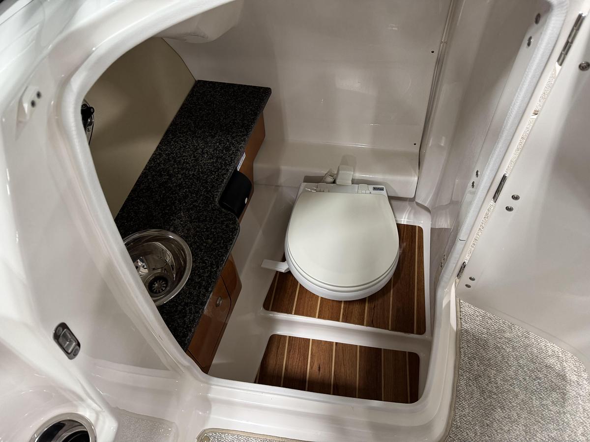 Used 2010 Chaparral 264 Sunesta