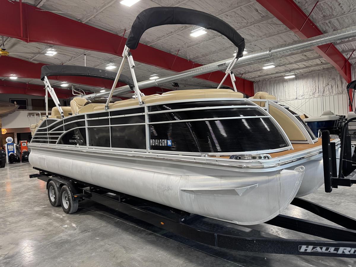 Used 2011 Bennington 2575 RCW I/O