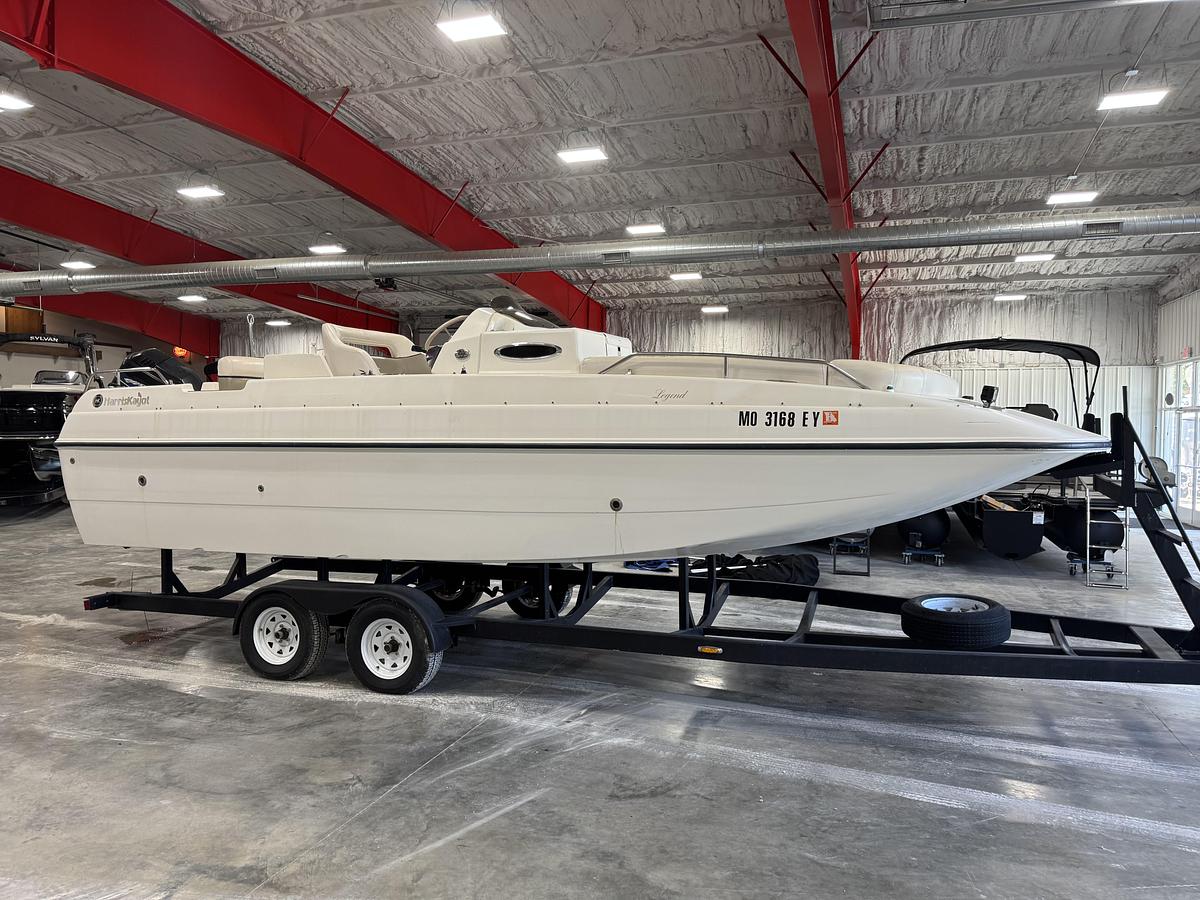 Used 2000 Harris-Kayot 24 Legend