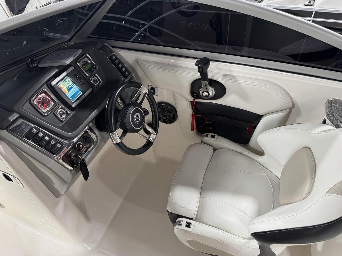 Used 2013 Chaparral 264 Sunesta