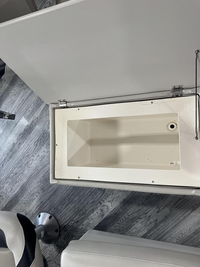 Used 2016 Manitou 24 LE Fish