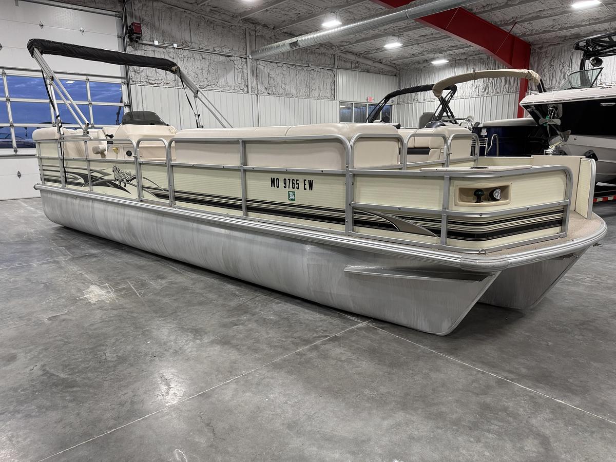 Used 2002 Voyager 25 Cruise Tri-Toon