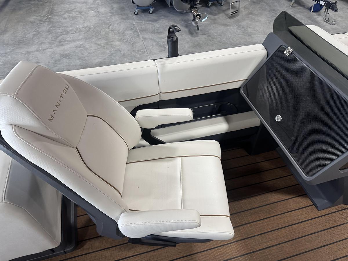 2025 Manitou 26 Explore