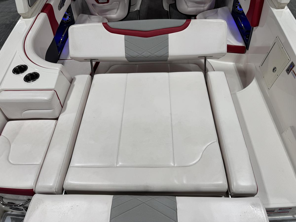 Used 2020 Chaparral 25 Surf
