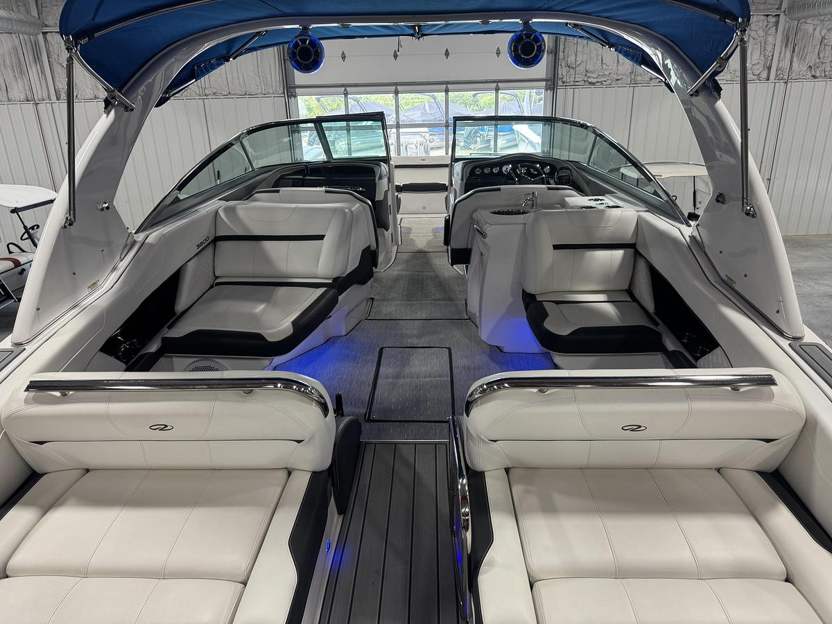 Used Regal  3200 BR