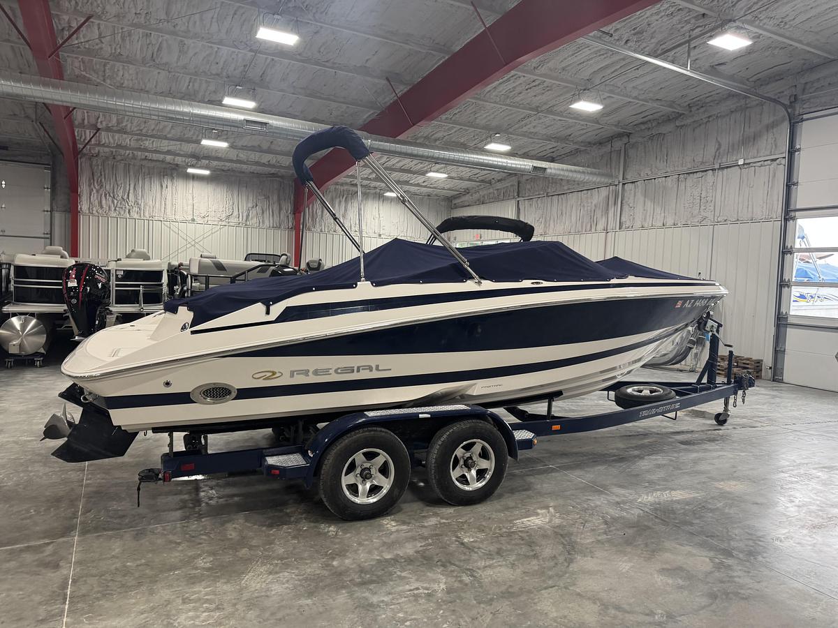 Used 2004 Regal 2200 LSR