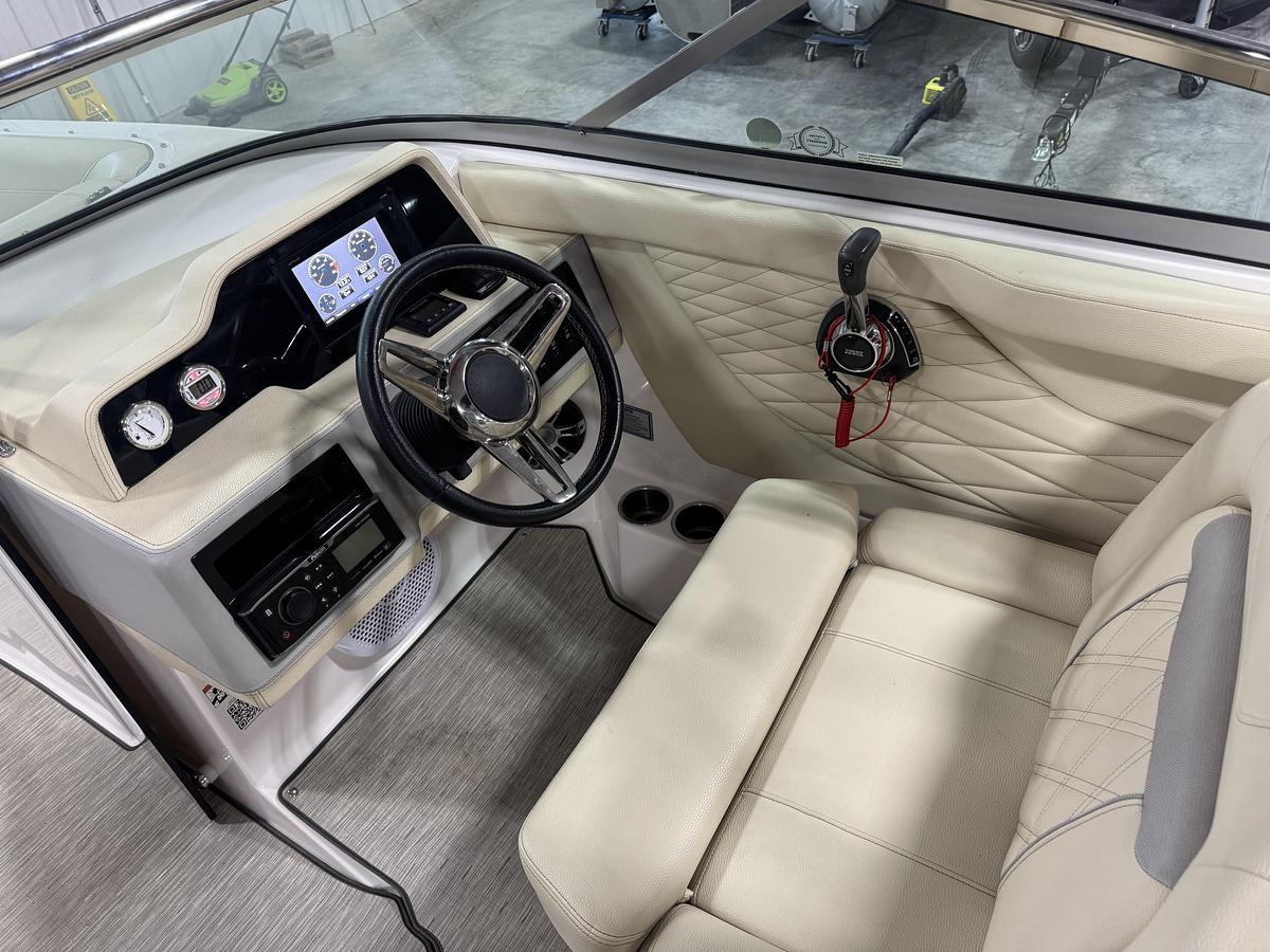 Used 2019 Regal 26 Fasdeck