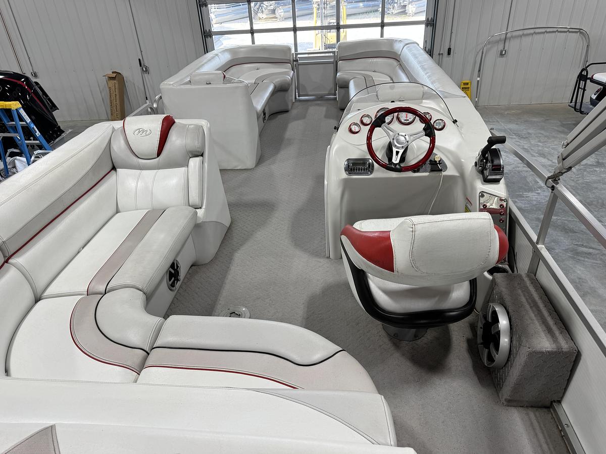 Used 2010 Monterey 25 X-Plode