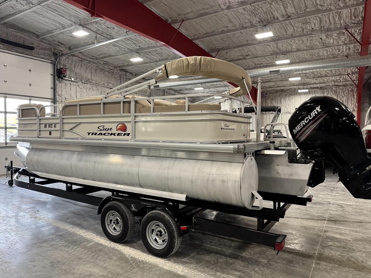 Used 2016 Sun-Tracker 22 Party Barge DLX XP3