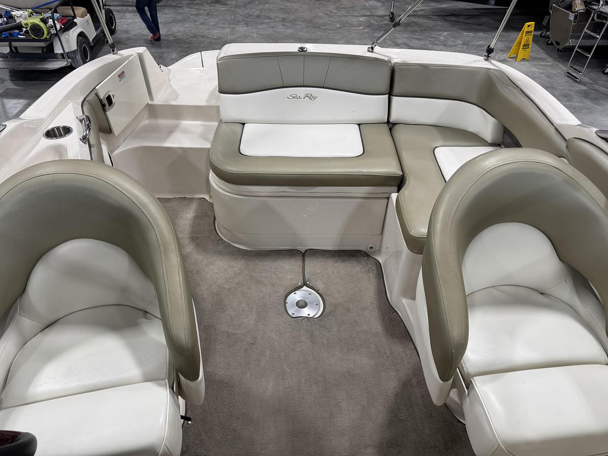 Used 2006 Sea Ray 220 Sundeck