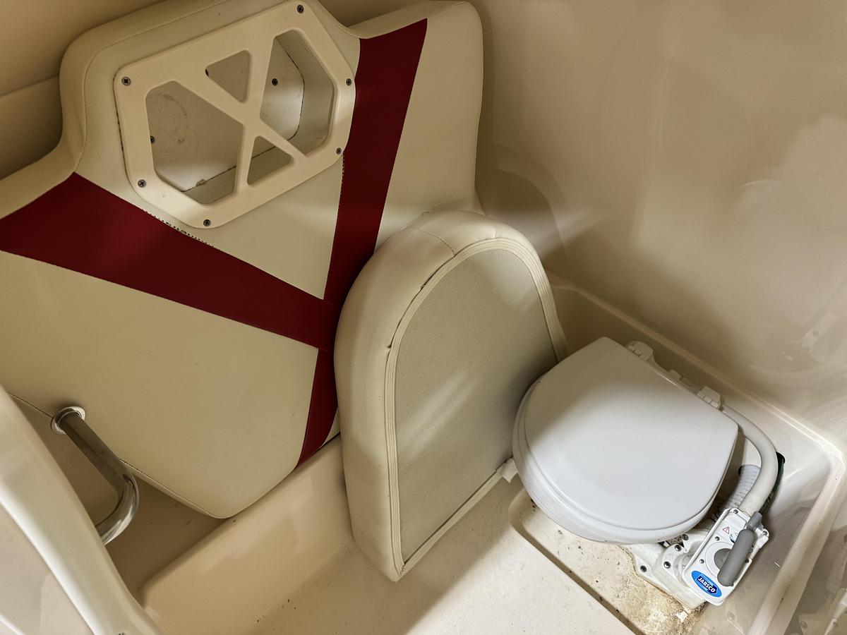 Used 2005 Rinker 282 BR