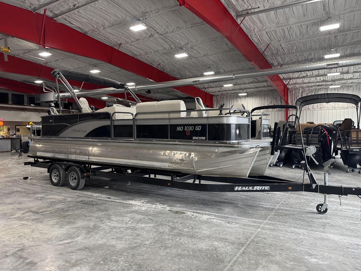 Used 2016 Manitou 24 LE Fish