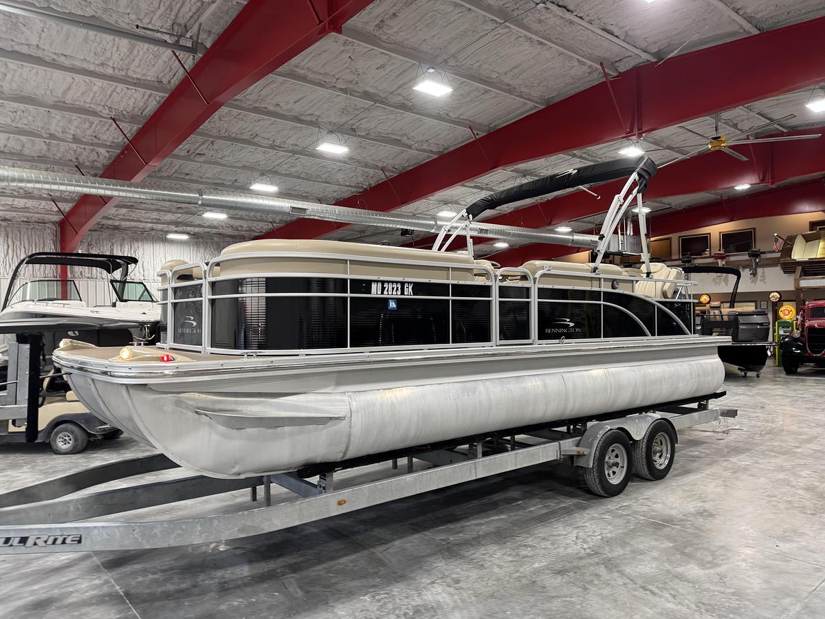 Used 2014 Bennington S 24