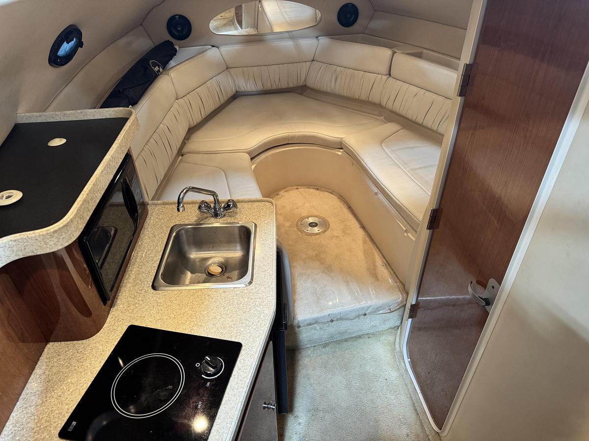 Used 2005 Regal 2665 Commodore