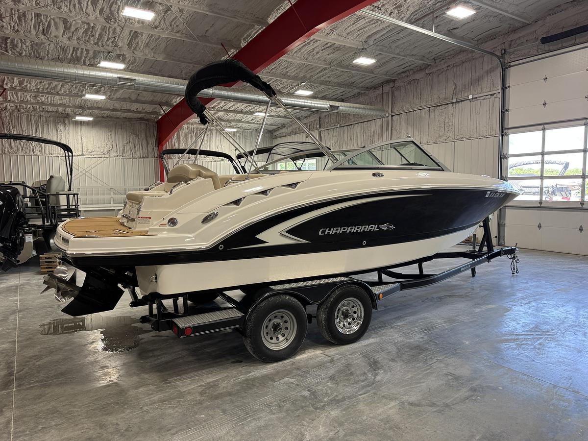 Used 2011 Chaparral 224 Sunesta