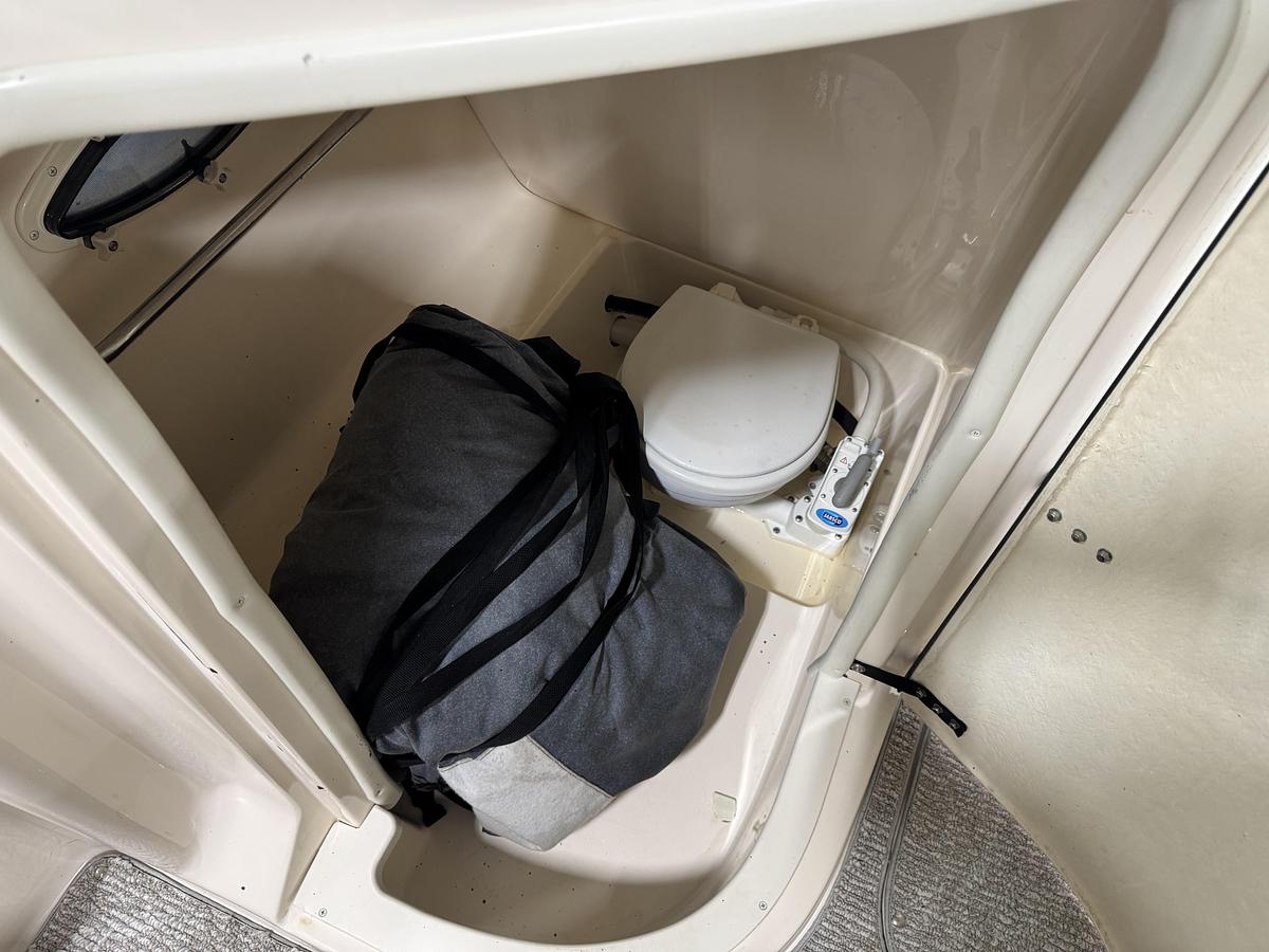 Used 2004 Rinker 282 BR