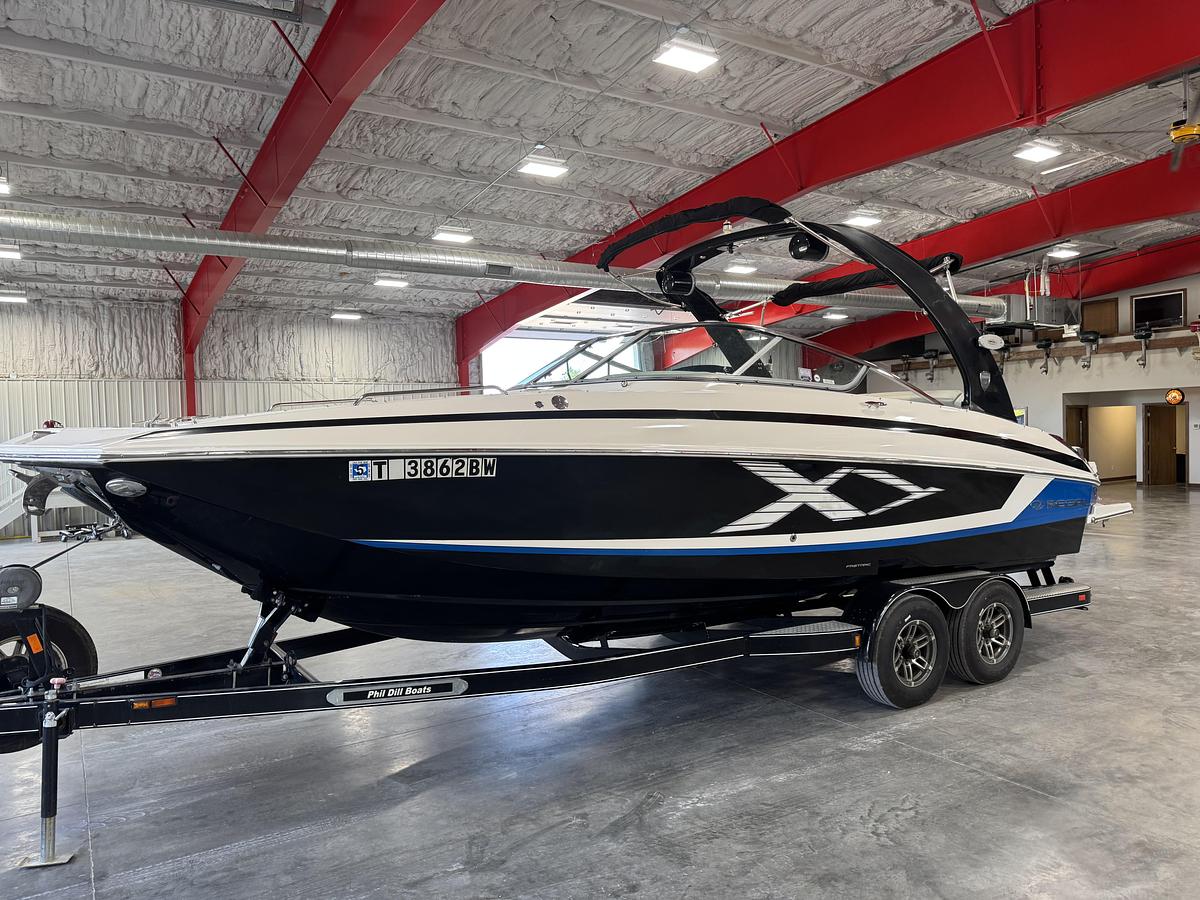 Used 2013 Regal 27 Fasdeck