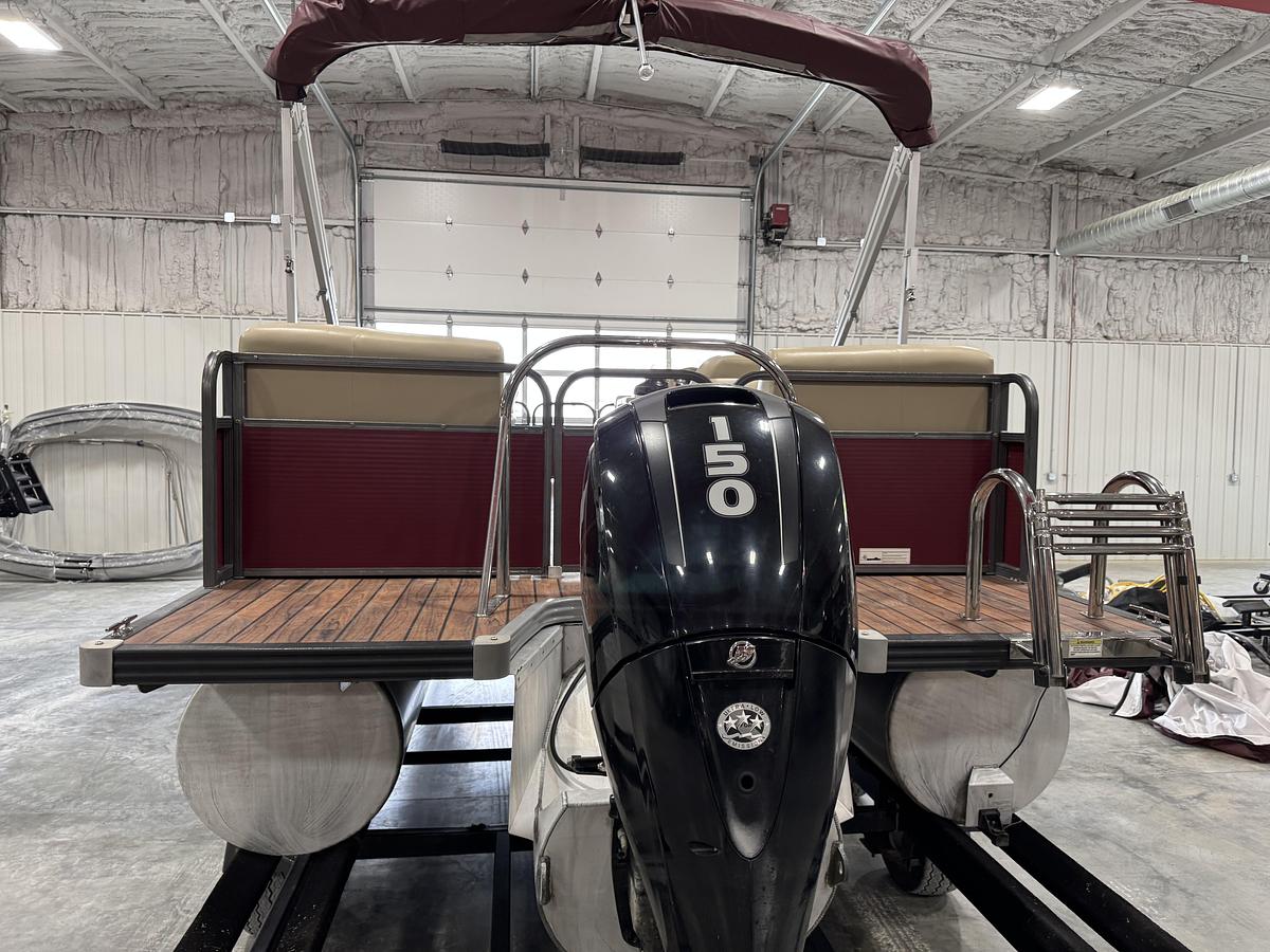 Used 2015 Manitou 210 Aurora VP SHP