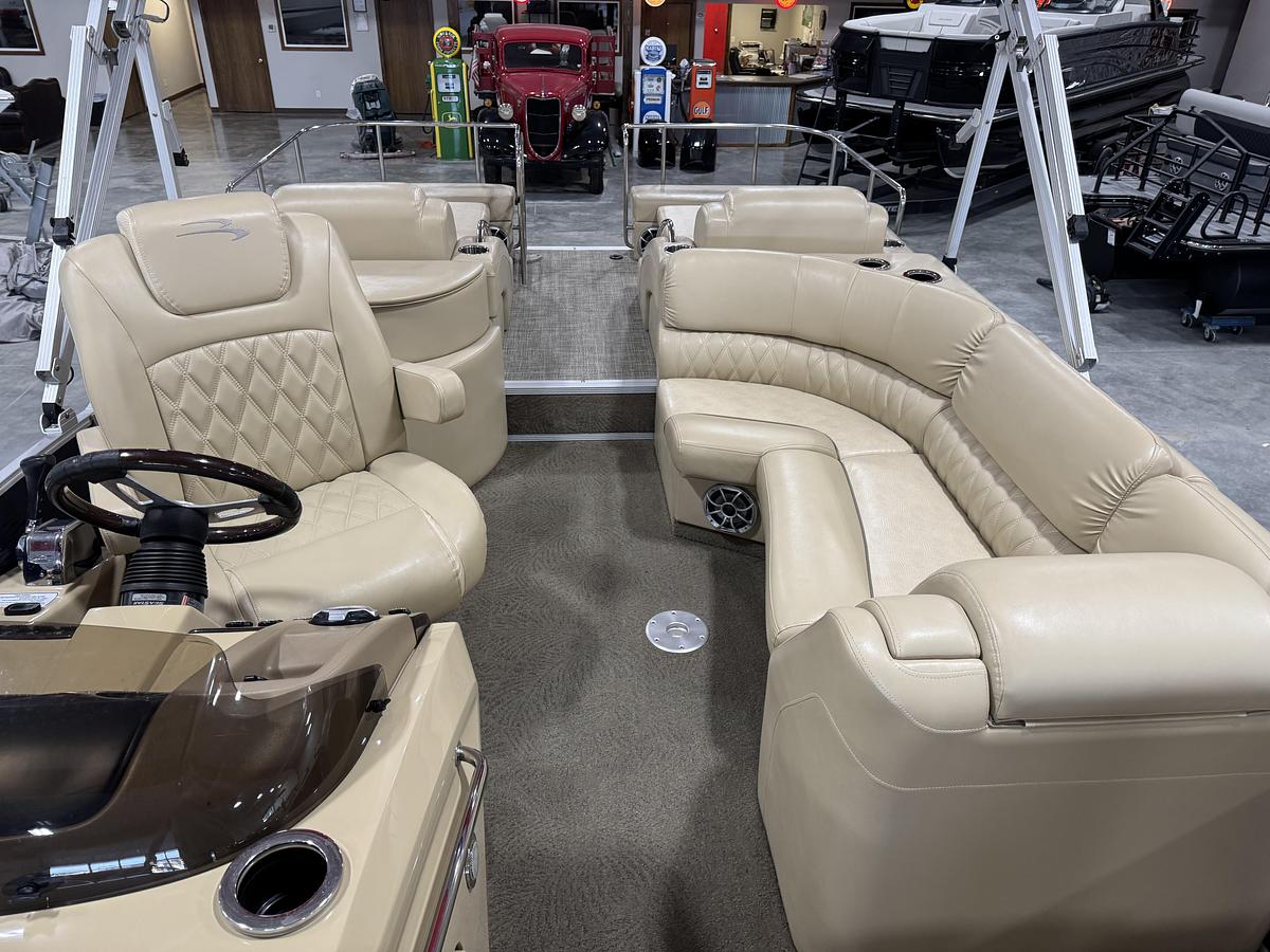 Used 2015 Bennington 2875 QCW