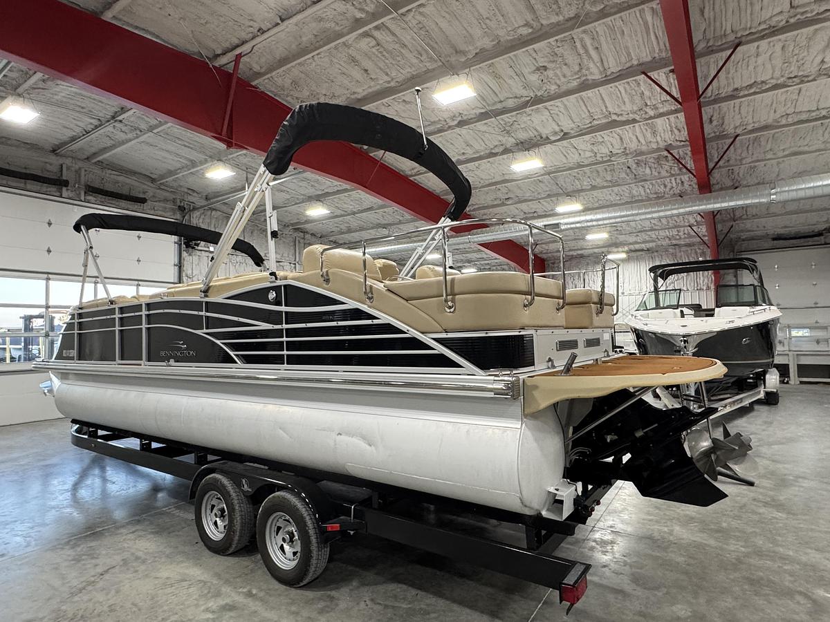 Used 2011 Bennington 2575 RCW I/O